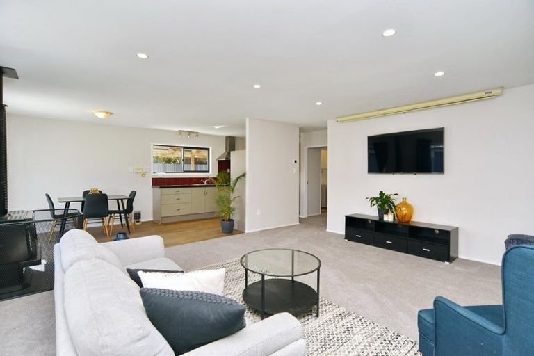 Photo of property in 5 Hegan Place, Rangiora, 7400