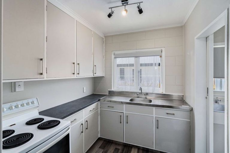 Photo of property in 2/145 College Street, Awapuni, Palmerston North, 4412