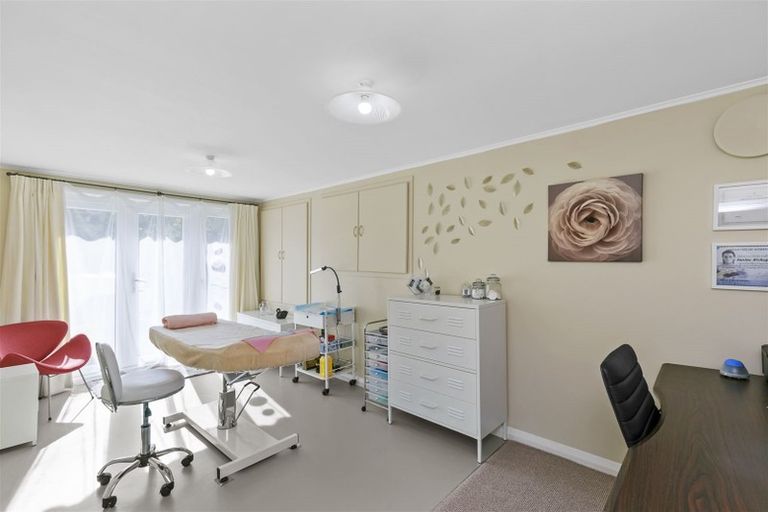 Photo of property in 9 Shortland Street, Khandallah, Wellington, 6035