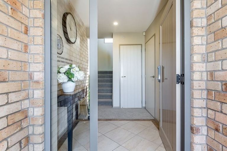 Photo of property in 11a Marlborough Avenue, Glenfield, Auckland, 0629
