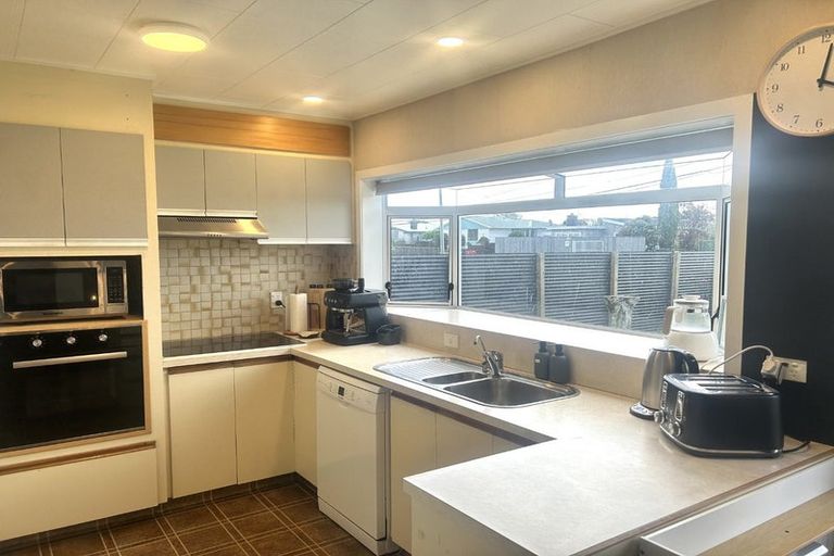 Photo of property in 18 Arawhata Road, Paraparaumu, 5032