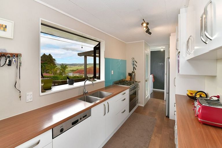 Photo of property in 22 Hand Road, Helensville, 0800