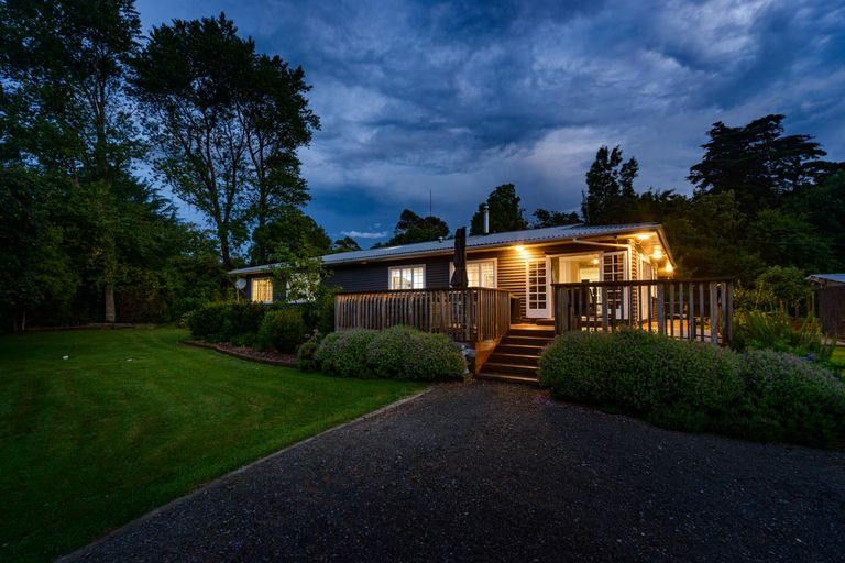 Photo of property in 158 Turitea Road, Fitzherbert, Palmerston North, 4472