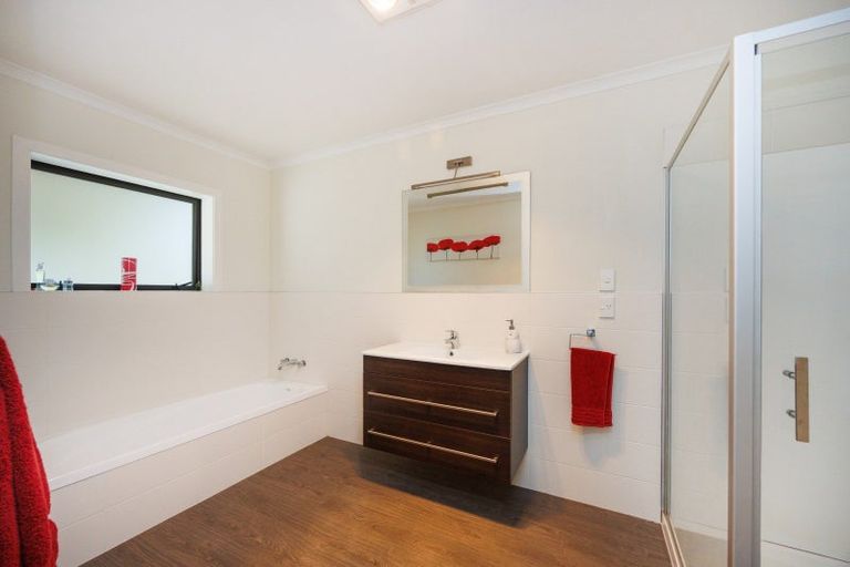 Photo of property in 34 Hazelhurst Line, Kelvin Grove, Palmerston North, 4470