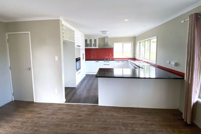Photo of property in 12 Neaptide Close, Red Beach, 0932