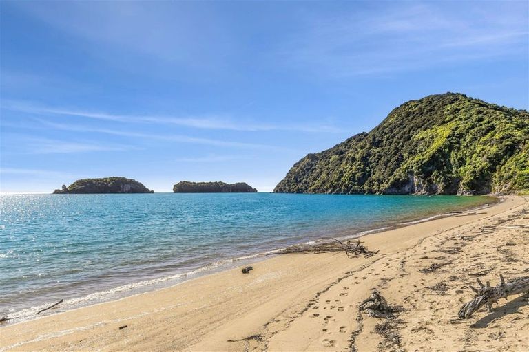 Photo of property in 1311 Abel Tasman Drive, Tata Beach, Takaka, 7183