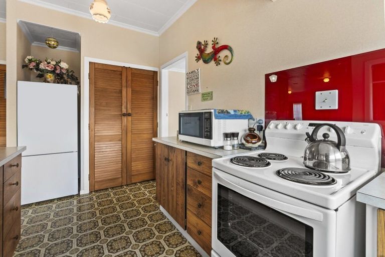 Photo of property in 12 Dunn Street, Egmont Village, 4372