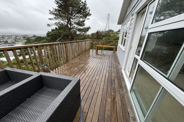 Photo of property in 42 Edgecombe Street, Newlands, Wellington, 6037