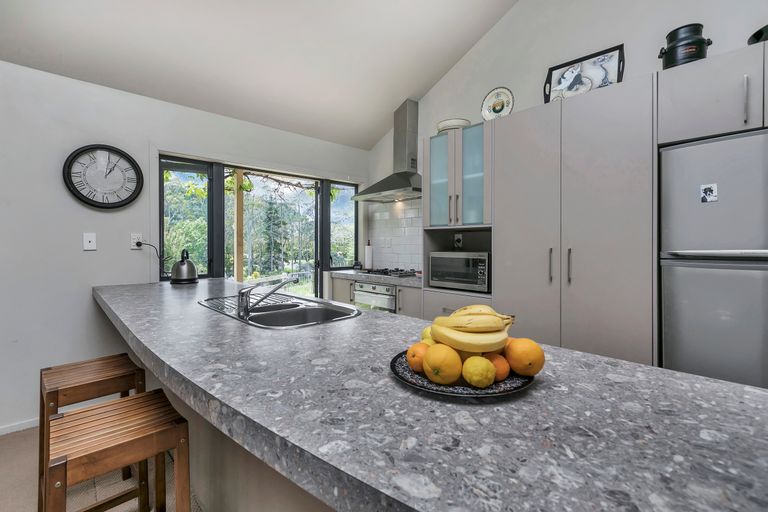 Photo of property in 11 Pineview Lane, Helensville, 0875