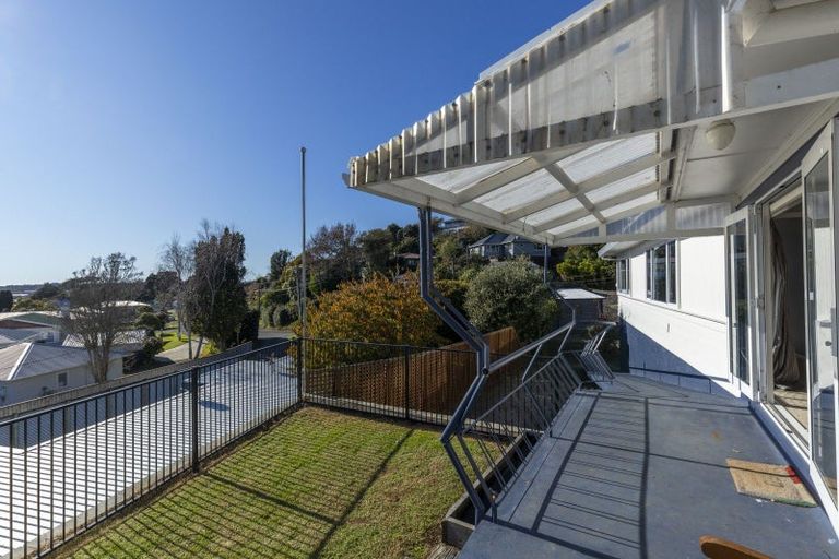 Photo of property in 52 Queens Road, Glen Avon, New Plymouth, 4312