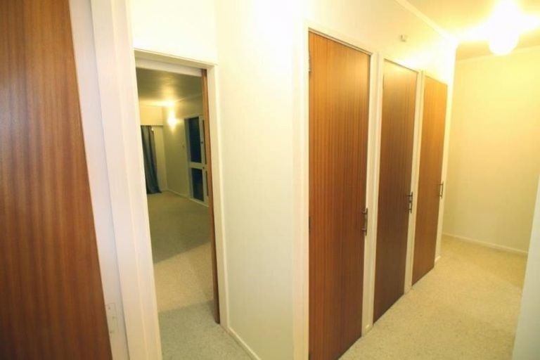 Photo of property in 2/16 Rangitoto Terrace, Milford, Auckland, 0620