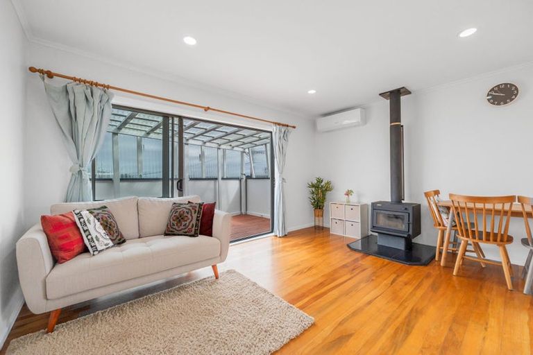 Photo of property in 1/12 Seaview Road, Glenfield, Auckland, 0629