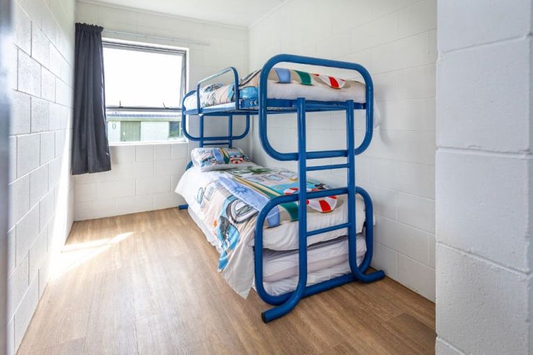 Photo of property in 320 Ocean Road, Whangamata, 3620