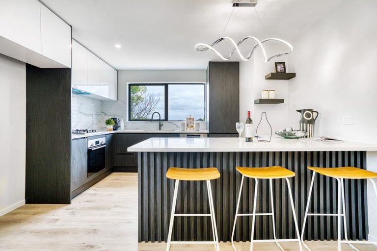 Photo of property in 61b Totaravale Drive, Totara Vale, Auckland, 0629