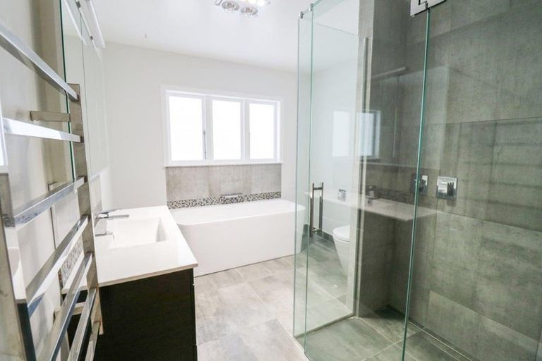 Photo of property in 143 Ruamahanga Crescent, Terrace End, Palmerston North, 4410