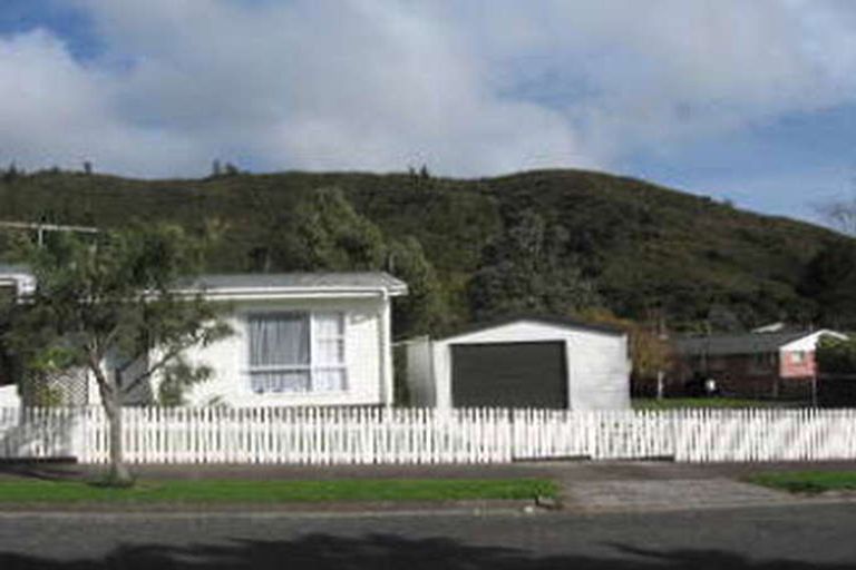 Photo of property in 7 Helvetia Grove, Naenae, Lower Hutt, 5011