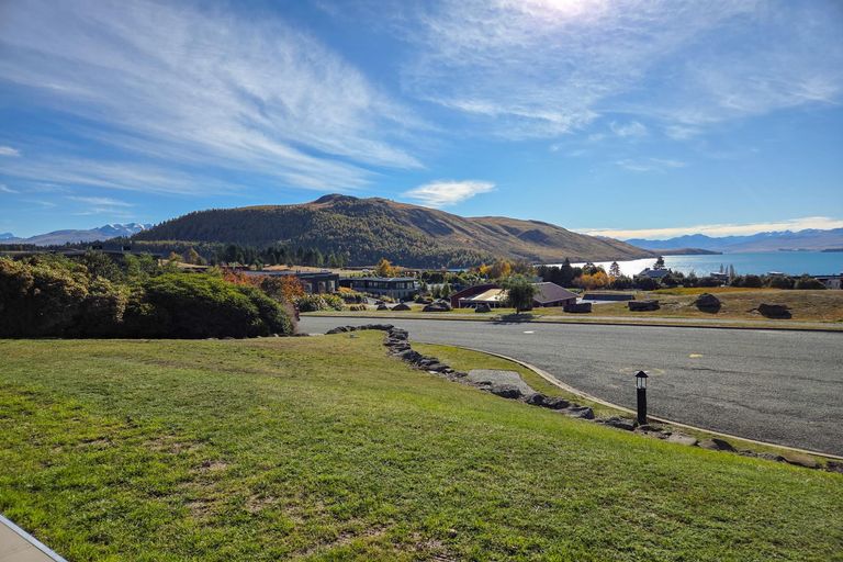 Photo of property in 2 Walter Black Place, Lake Tekapo, 7999