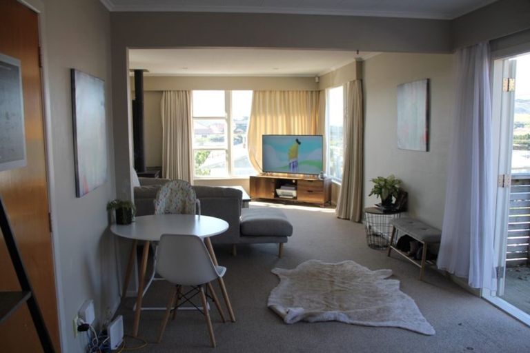 Photo of property in 15 Kahikatea Grove, Paparangi, Wellington, 6037