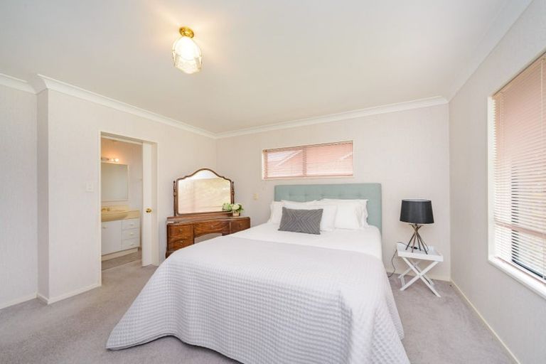 Photo of property in 112 John F Kennedy Drive, Milson, Palmerston North, 4414