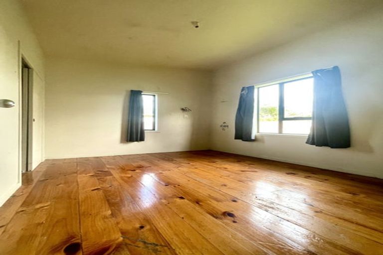 Photo of property in 2/4 Kaumatua Place, Te Atatu Peninsula, Auckland, 0610