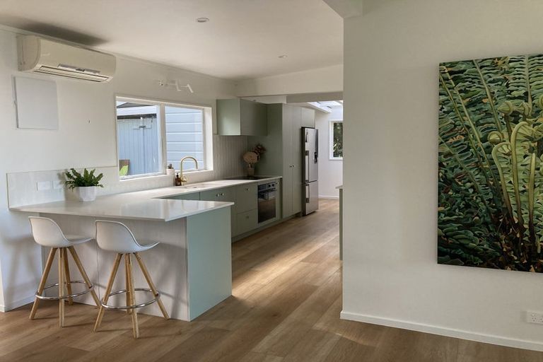 Photo of property in 60 Kauri Point Road, Laingholm, Auckland, 0604