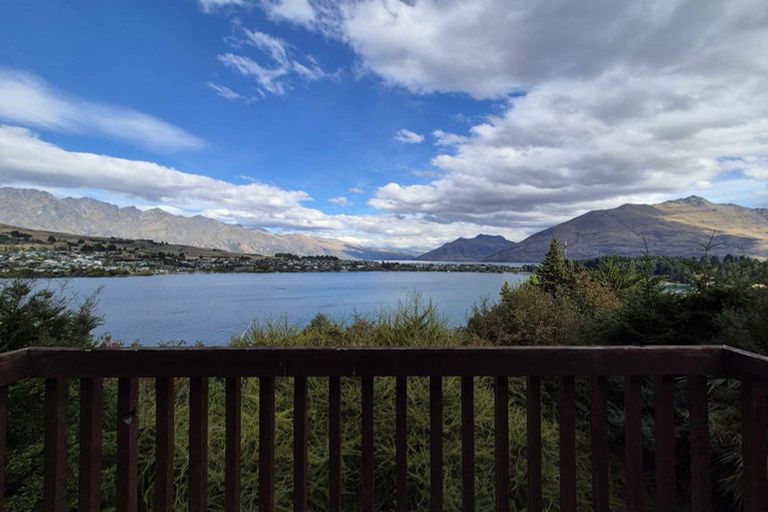 Photo of property in 16 Maxwell Place, Queenstown, 9300