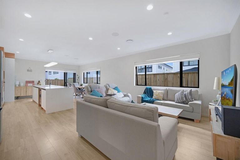 Photo of property in 47 Drumbuoy Drive, Flat Bush, Auckland, 2019