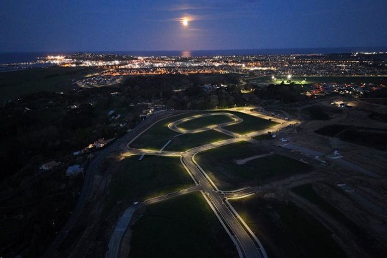 Photo of property in 39 Annie Aranui Drive, Poraiti, 4182