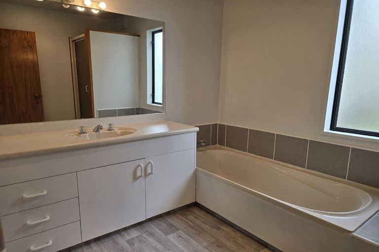 Photo of property in 2/17 Belleview Terrace, Mount Pleasant, Christchurch, 8081