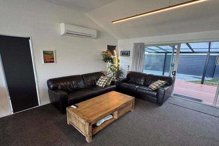 Photo of property in 46 Wynyard Crescent, Fernhill, Queenstown, 9300
