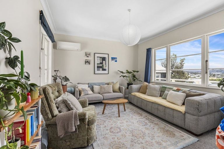 Photo of property in 168 Sutherland Road, Lyall Bay, Wellington, 6022