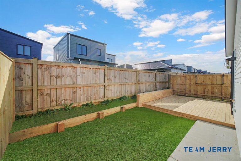 Photo of property in 27 Huringa Road, Karaka, 2113