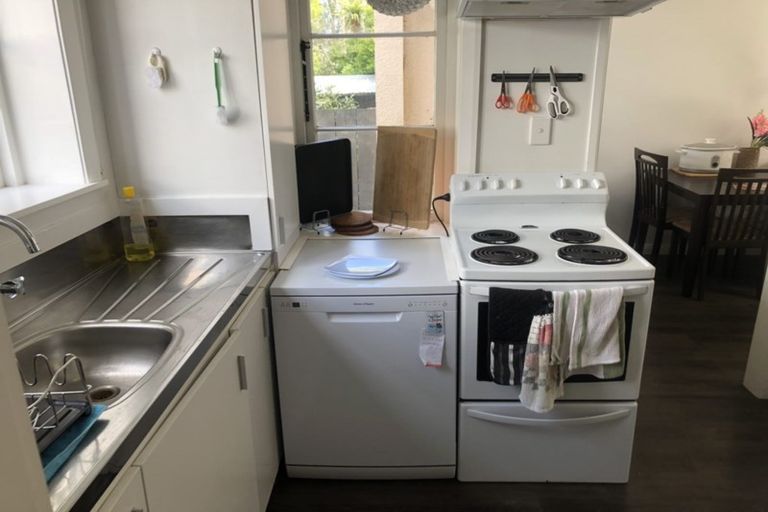 Photo of property in 2/18 Reid Road, New Lynn, Auckland, 0600