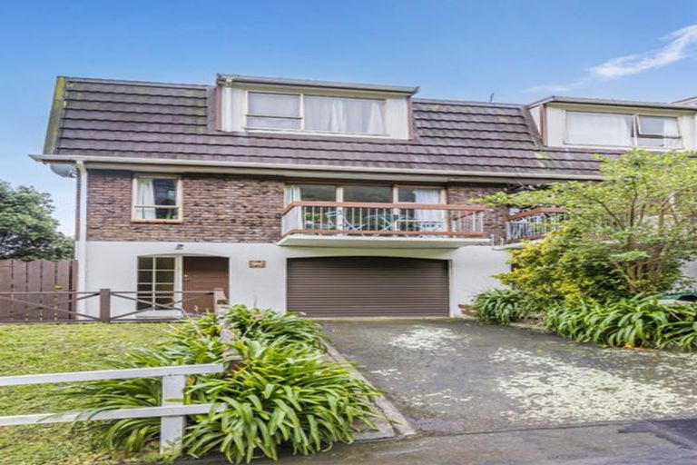 Photo of property in 1 Southern Cross Crescent, Island Bay, Wellington, 6023