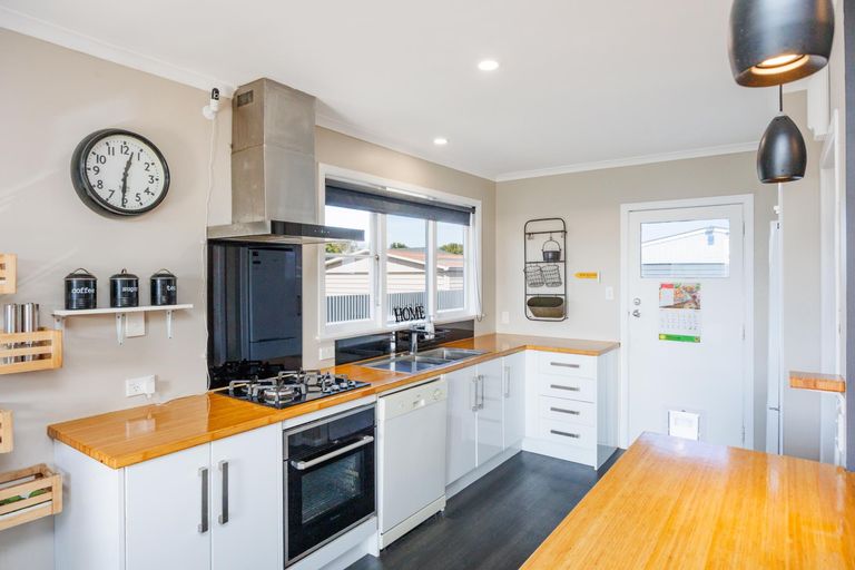 Photo of property in 40 Sutherland Crescent, Westbrook, Palmerston North, 4412