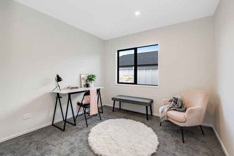 Photo of property in 4d Forlong Rise, Helensville, 0800