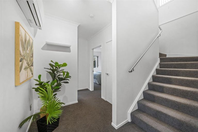 Photo of property in 43a Stewart Drive, Newlands, Wellington, 6037