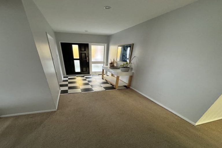 Photo of property in 42 Edgecombe Street, Newlands, Wellington, 6037