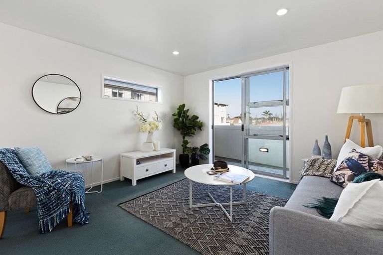 Photo of property in 19/3 Riverside Road, Orewa, 0931