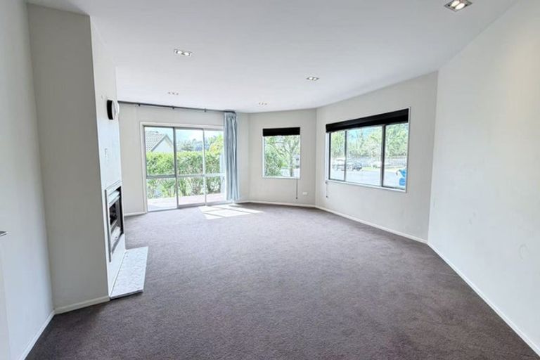 Photo of property in 9 Amber Glen, Albany, Auckland, 0632