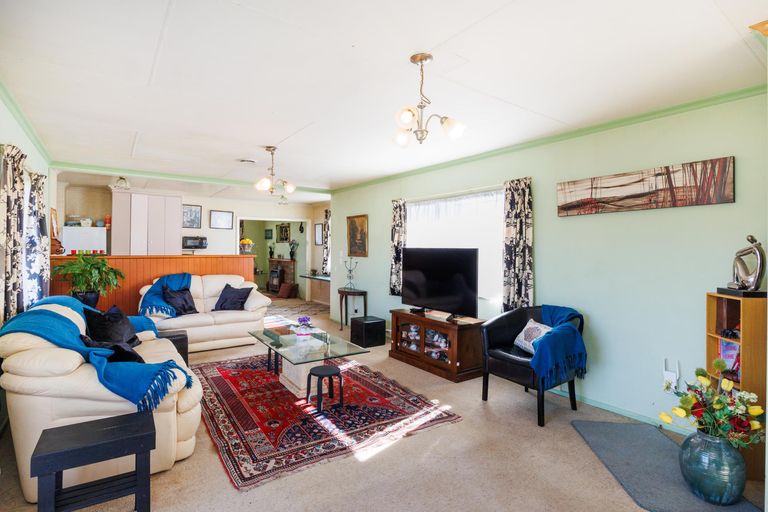 Photo of property in 28 Benmore Avenue, Cloverlea, Palmerston North, 4412