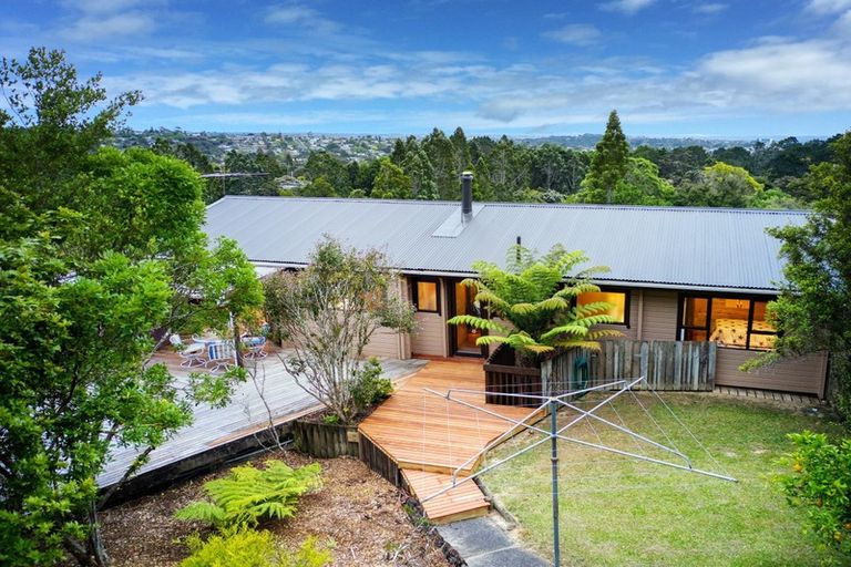 Photo of property in 98 Daffodil Street, Titirangi, Auckland, 0604