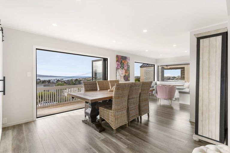 Photo of property in 2/33 Parr Terrace, Castor Bay, Auckland, 0620