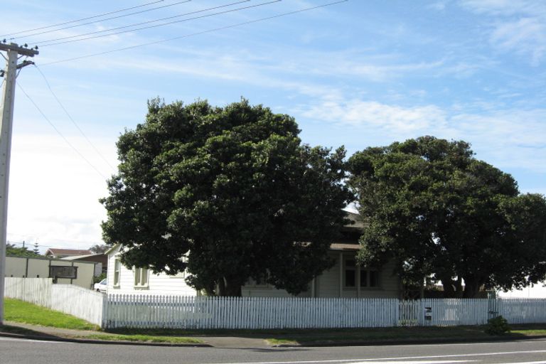 Photo of property in 18 Cornfoot Street, Castlecliff, Whanganui, 4501