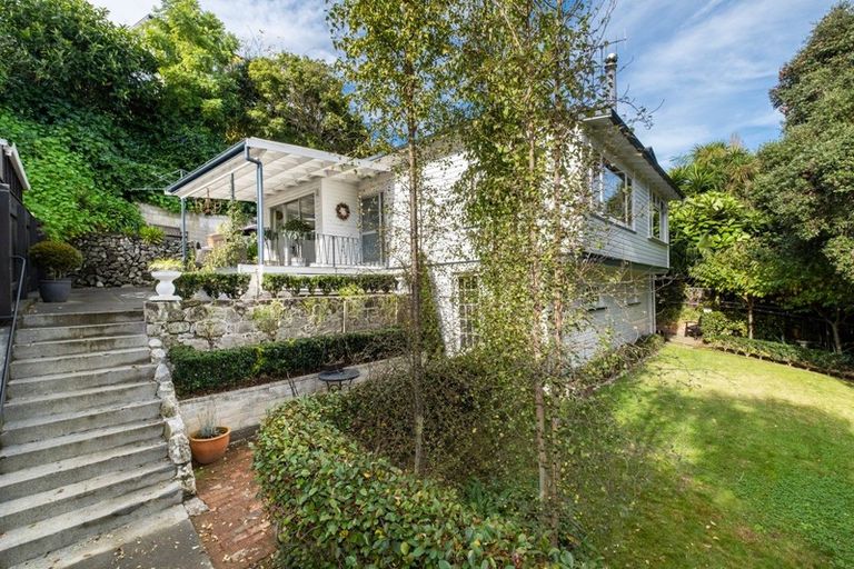 Photo of property in 15 Burns Road, Hospital Hill, Napier, 4110