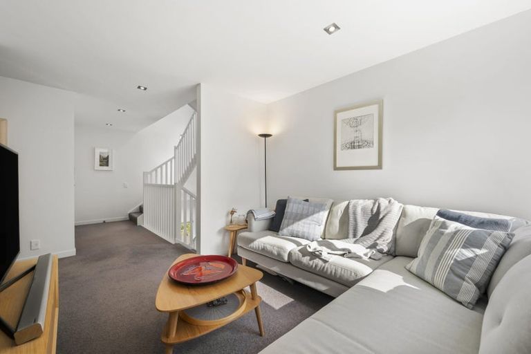 Photo of property in 1/3 Severn Street, Island Bay, Wellington, 6023