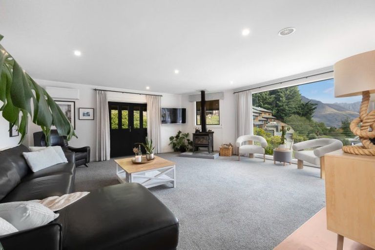 Photo of property in 214 Fernhill Road, Sunshine Bay, Queenstown, 9300