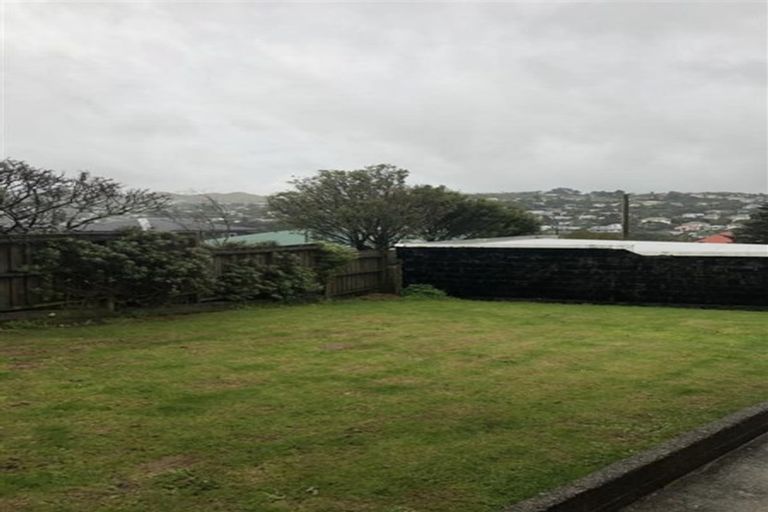 Photo of property in 124 Helston Road, Paparangi, Wellington, 6037