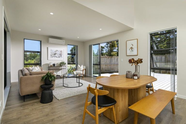 Photo of property in 1 Mcindoe Road, Kumeu, 0810