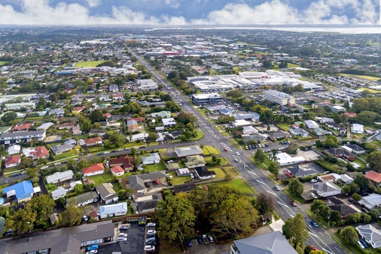 Photo of property in 30 Lincoln Road, Henderson, Auckland, 0610